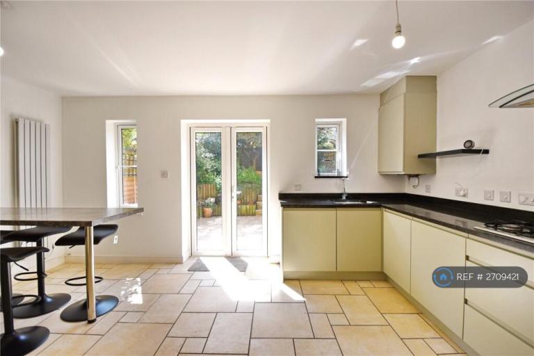 6 bedroom house in Kings Drive, Stoke Gifford, Bristol, BS34 (6 bed) (#2709421)