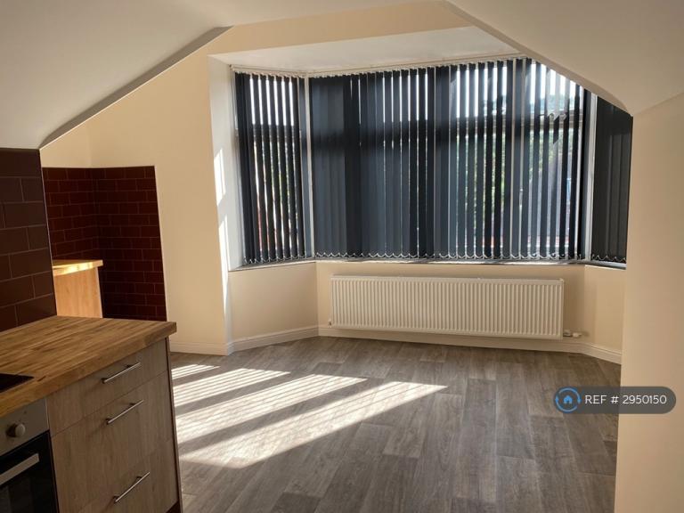 1 bedroom flat in Penn Hill Avenue, Poole, BH14 (1 bed) (#2950150)