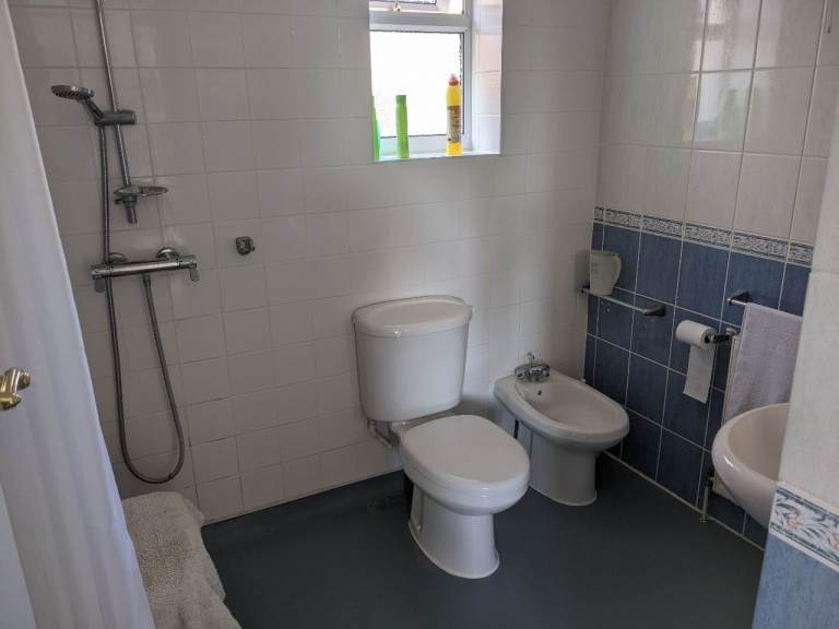 DOUBLE ROOM IN LUXURY PROPERTY NEAR LOCAL AMENITIES