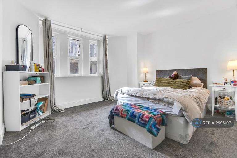 3 bedroom flat in Redland Road, Bristol, BS6 (3 bed) (#2606107)