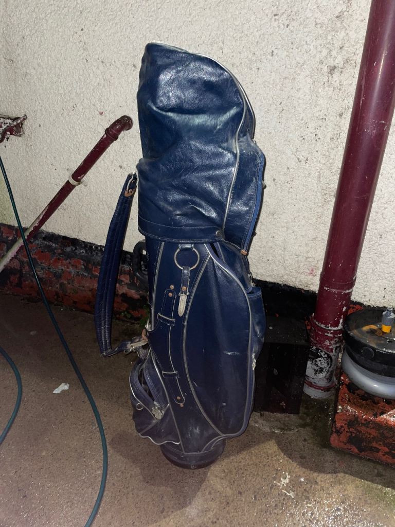 Old vintage golf bag