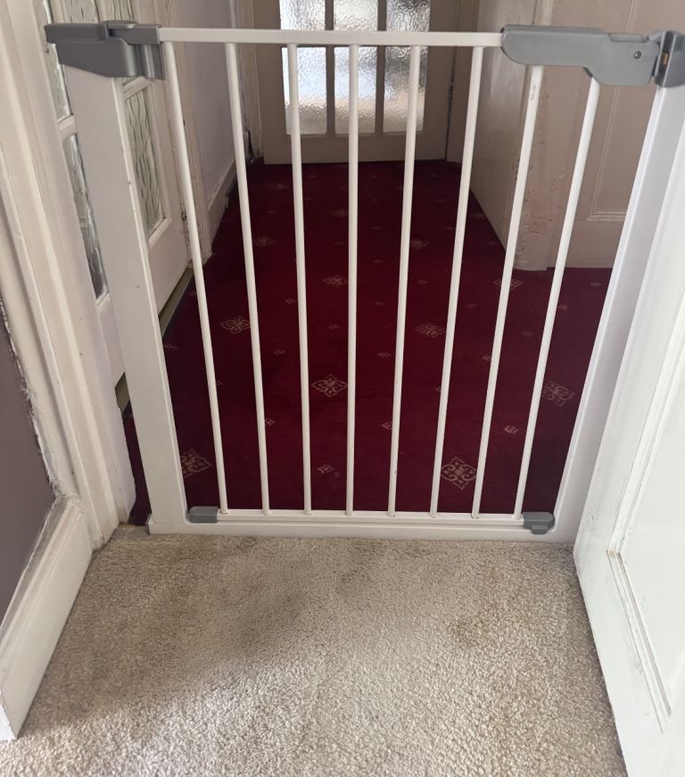 SAFTEY gate white wooden ideal for babies and pets 