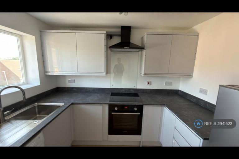 1 bedroom flat in Barnum Court, Swindon, SN2 (1 bed) (#2941522)