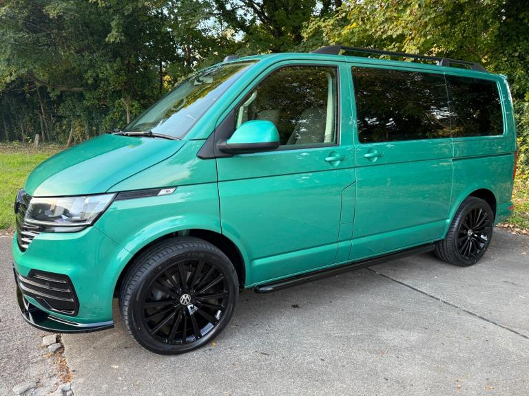 2020 VOLKSWAGEN TRANSPORTER T6.1 8 SEAT SHUTTLE SWB IN BAY LEAF GREEN - EURO