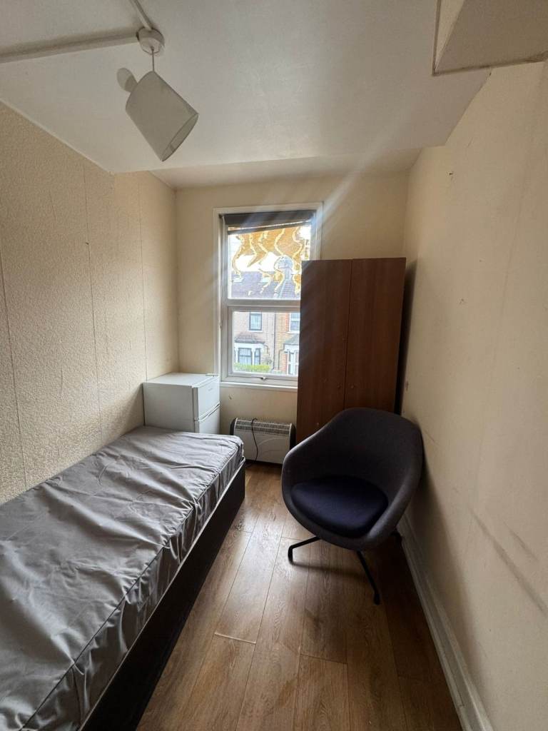 🏠 SPACIOUS DOUBLE ROOM TO RENT IN WHITECHAPEL 💫