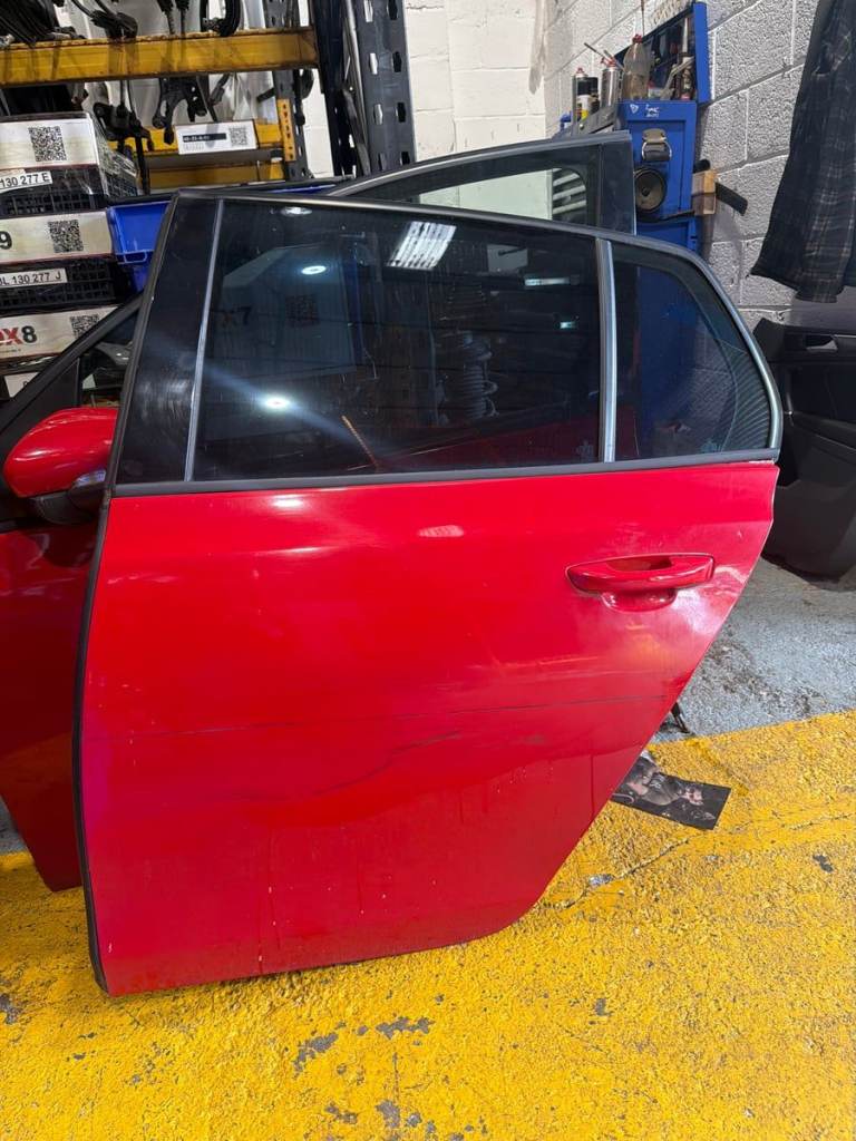 VW GOLF MK6 - PASSENGER SIDE REAR DOOR COMPLETE - RED LY3D