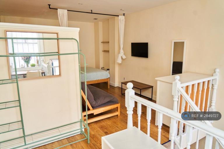1 bedroom flat in Hoxton St, London, N1 (1 bed) (#2849727)