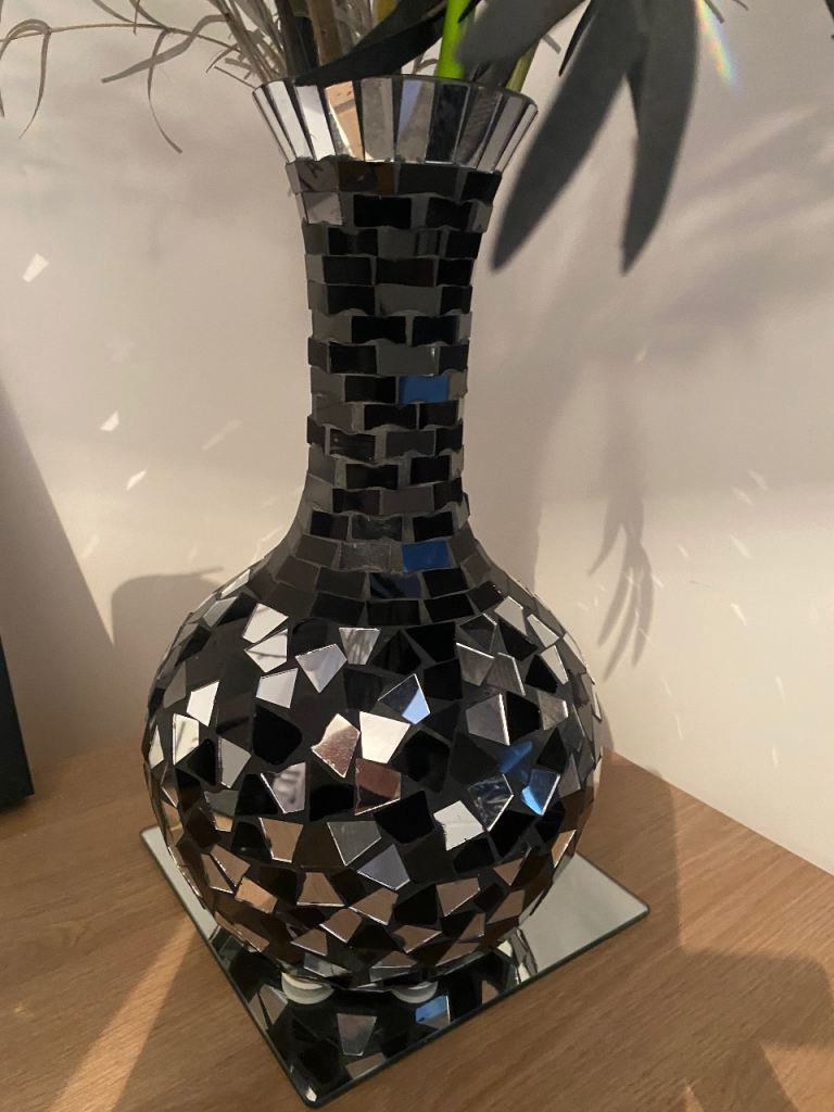 Stunning Black and Silver Mirrored Vase – Excellent Condition