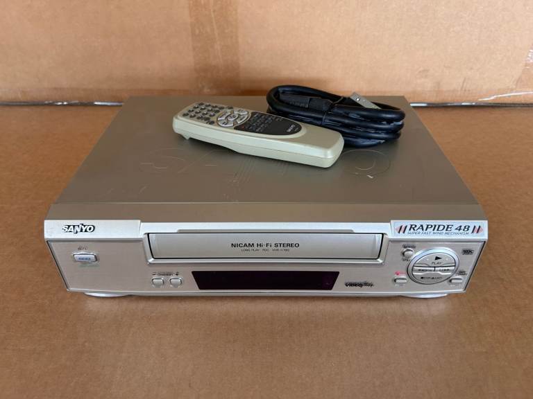 Sanyo VHR-H794E VHS Video Cassette Recorder VCR + Fully Working + remote