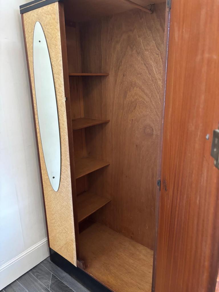 FREE VINTAGE WARDROBE