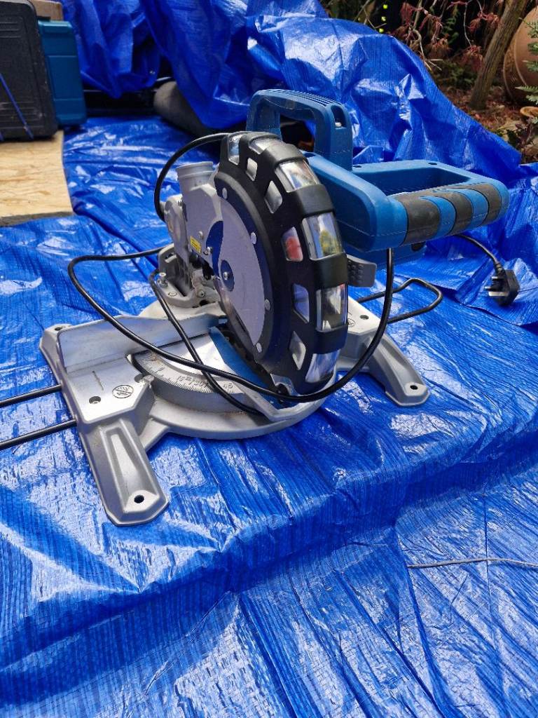 Wickes compound mitre saw