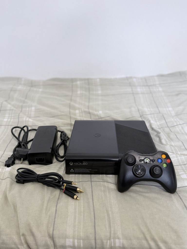 Xbox 360 Console with Controller and Cables – Good Condition