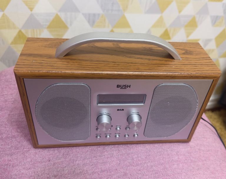Bush Wooden Portable DAB Radio 1507