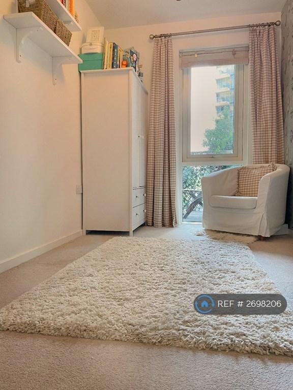 2 bedroom flat in Juniper Drive, London, SW18 (2 bed) (#2698206)
