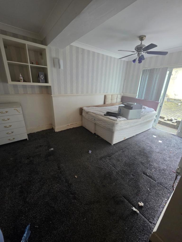 Spacious modern room -BD5 bills included 