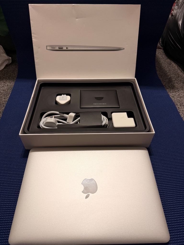 Apple MacBook Air 13” 2017 – i5 – 8GB RAM – 128GB SSD