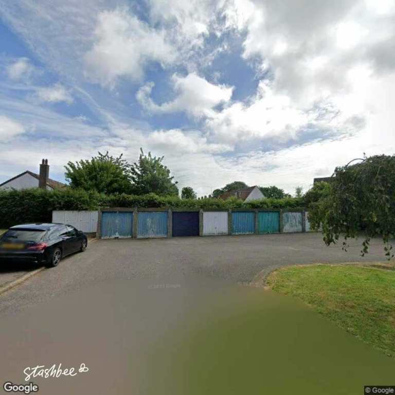 Garage to rent in Banstead (SM7) | Stashbee