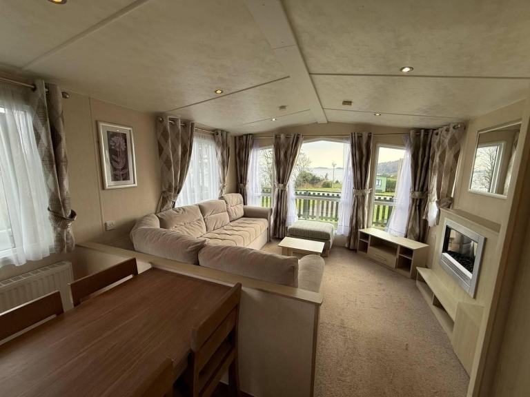 BARGAIN LUXURY 3 BED FAMILY RETREAT OVERLOOKING DHOON BAY in Dhoon Bay  - Lodge 