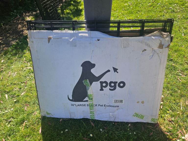 Dog crate / enclosure black 36" boxed