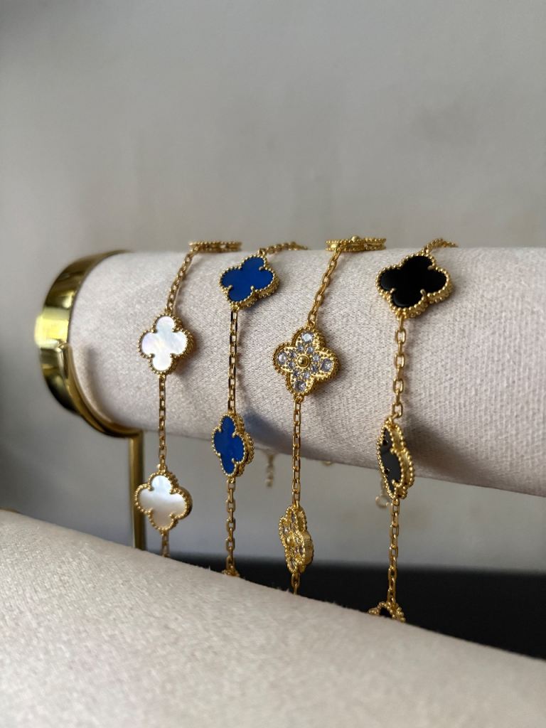 Gold clover bracelet