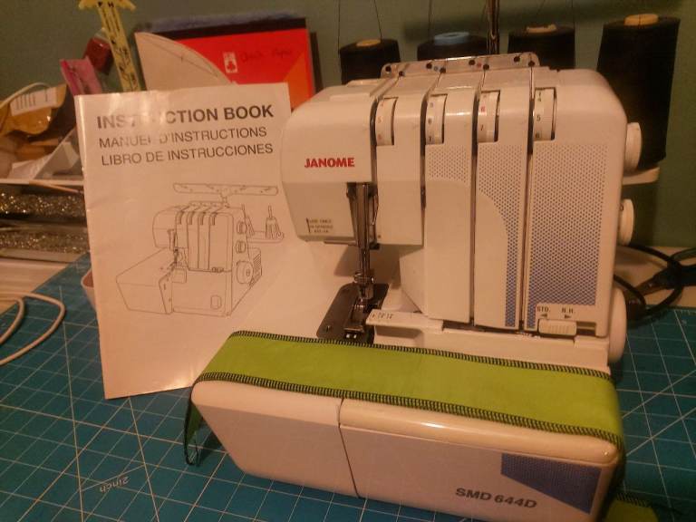 Janome SMD 644D Overlocker – Excellent Condition with Manual