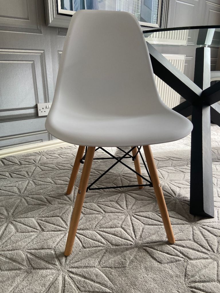 Plastic dining chair 