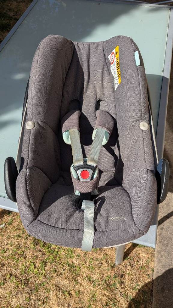 Baby Car Seat (Maxi-Cosi Pebble Plus)