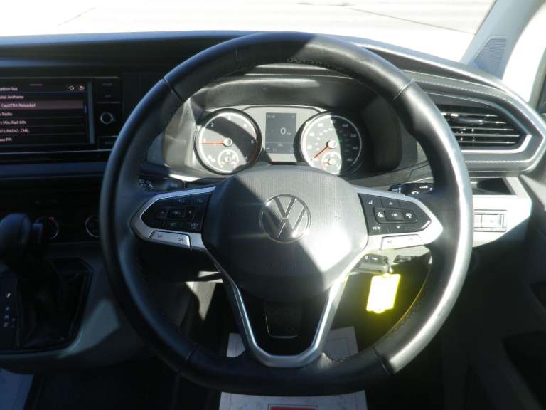 VOLKSWAGEN TRANSPORTER 2.0 TDI T32 Kombi Startline DSG Auto with VW Towbar in