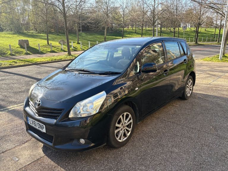 7 seater 2011 toyota verso automatic 1.8 automatic petrol,pan roof,full service history,2 owners,mot