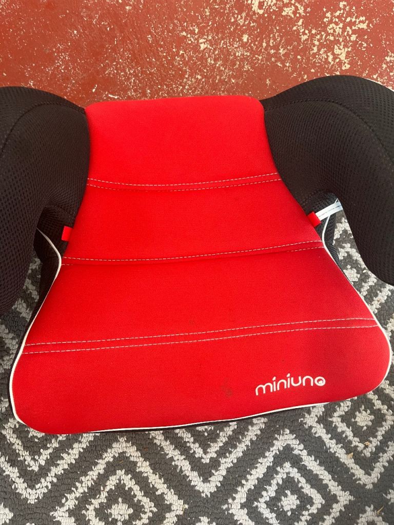 Miniuno booster seat 