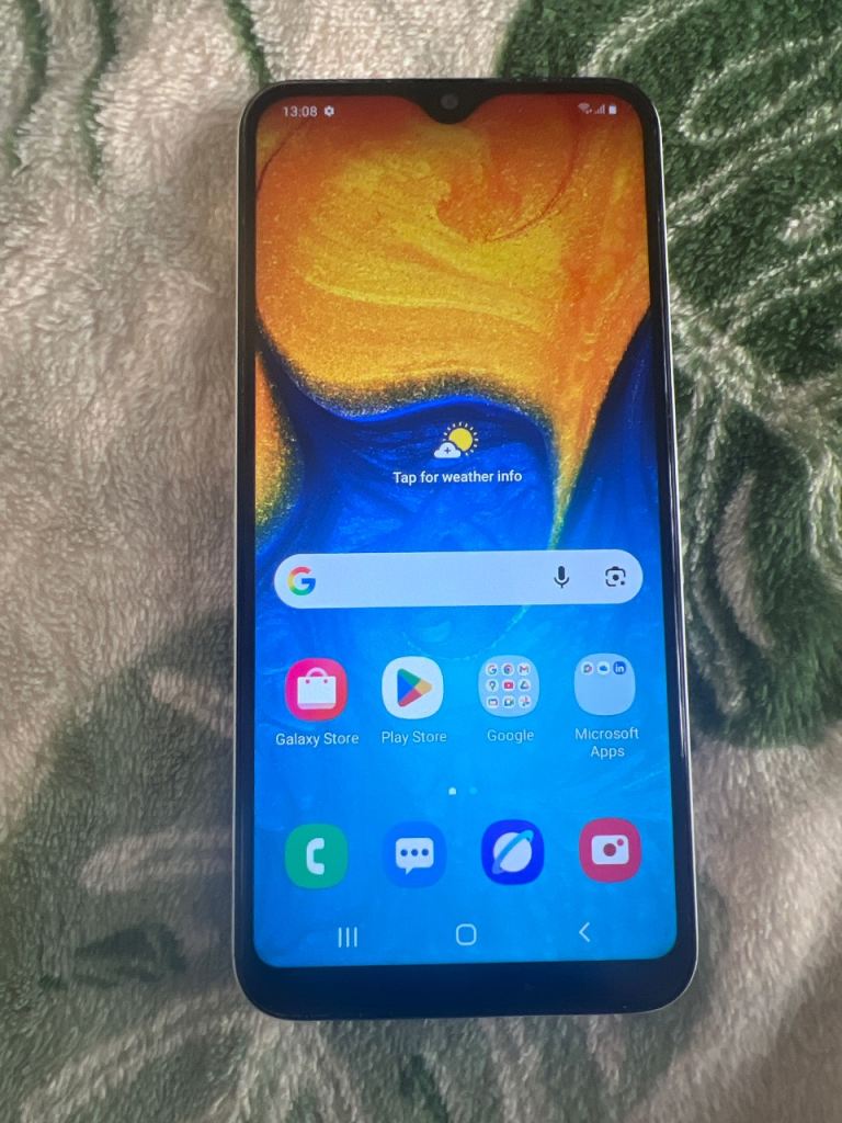Samsung Galaxy A20e Dual Sim 32GB , comes with case and usb cable
