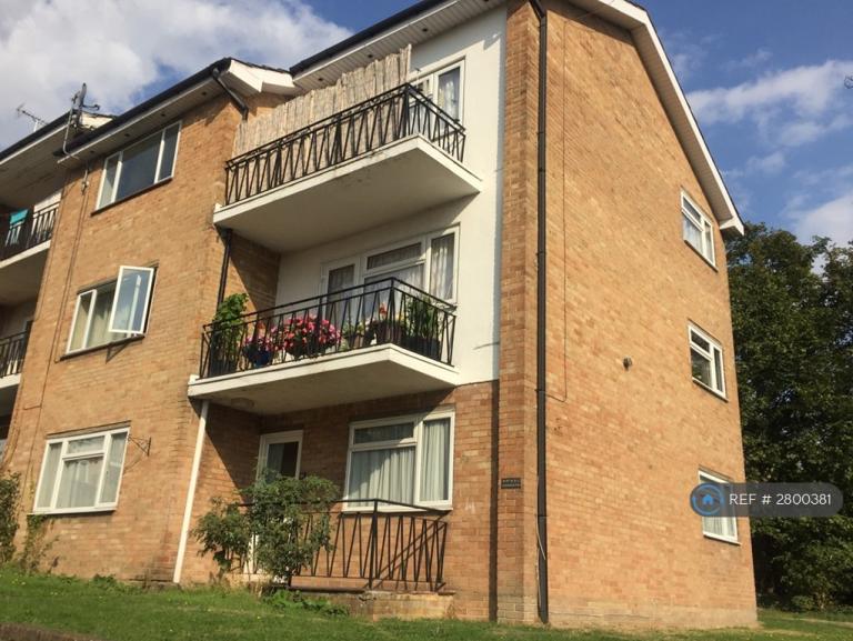 2 bedroom flat in Totteridge Road, High Wycombe, HP13 (2 bed) (#2800381)