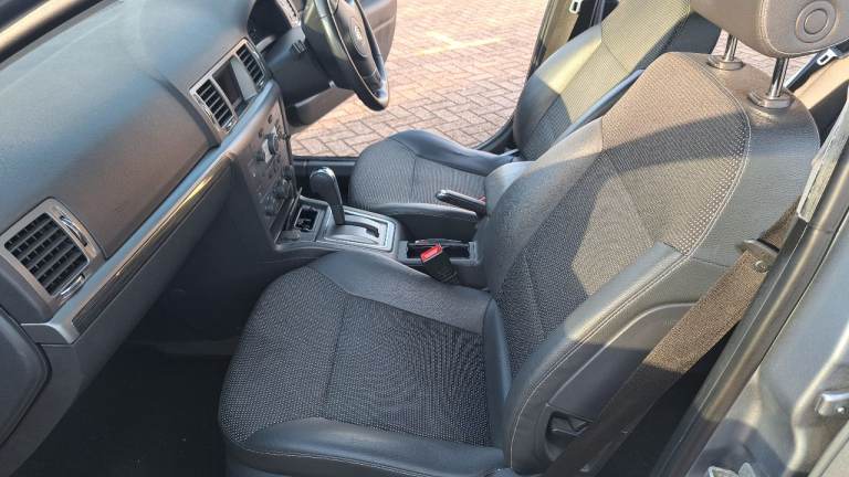 2007 Vauxhall Vectra 2.2 Direct Petrol Automatic – Rare Spec – New MOT – ULEZ Compliant
