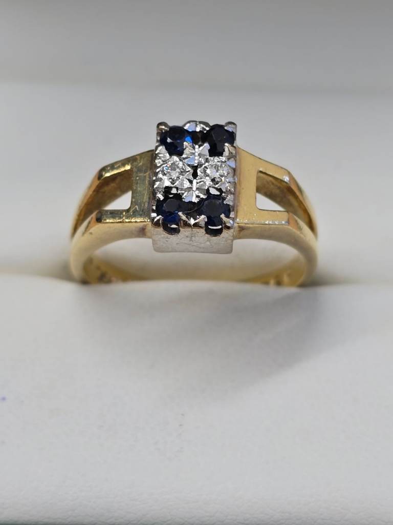 image for 18CT GOLD SAPPHIRE & DIAMOND RING