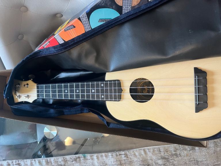 Flight Soprano Travel Ukulele with Gig Bag – Light Wood Look, Excellent Condition
