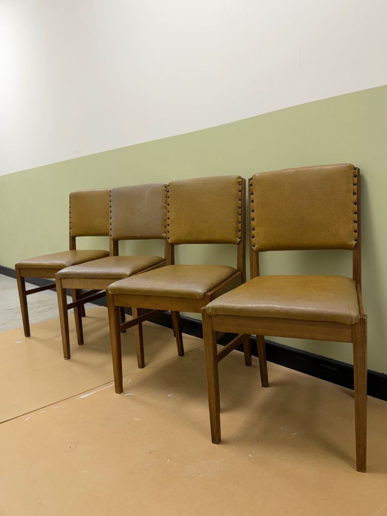 Set of 4 Mid Century Russell of Broadway Vintage Dininig chairs