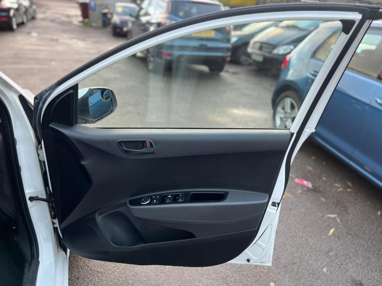 2018 Hyundai i10 1.0 SE Euro 6 5dr HATCHBACK Petrol Manual