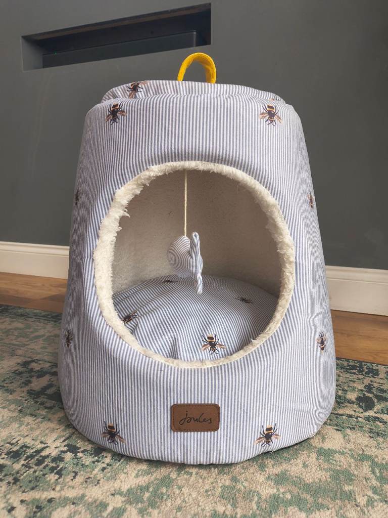 Cat bed by Joules 