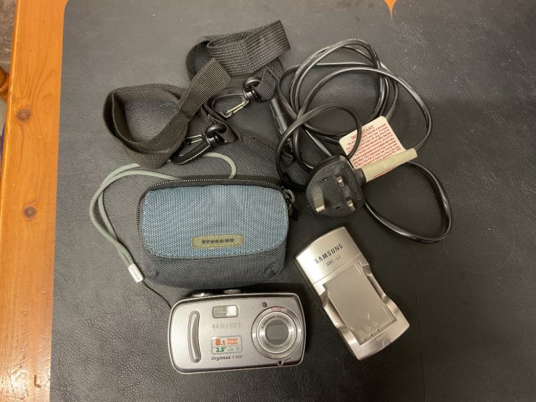 Samsung Digimax V800 camera