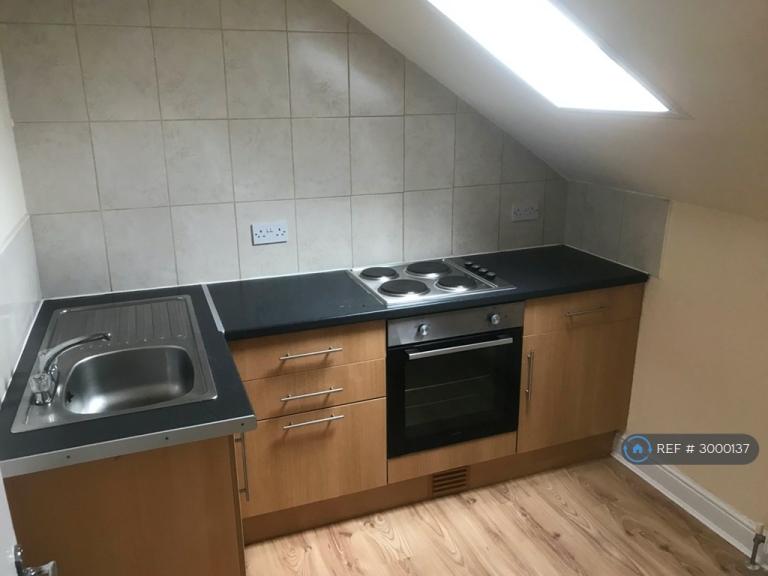 Studio flat in East Parade, Harrogate, HG1 (#3000137)