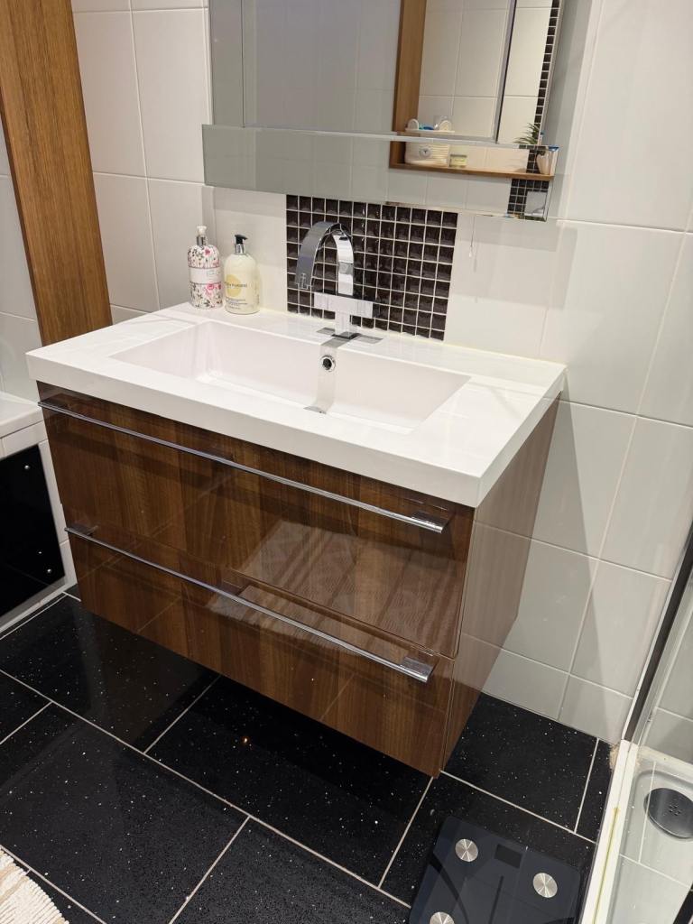 Bathroom equipment 