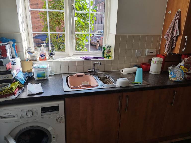 Large en-suite room to rent 