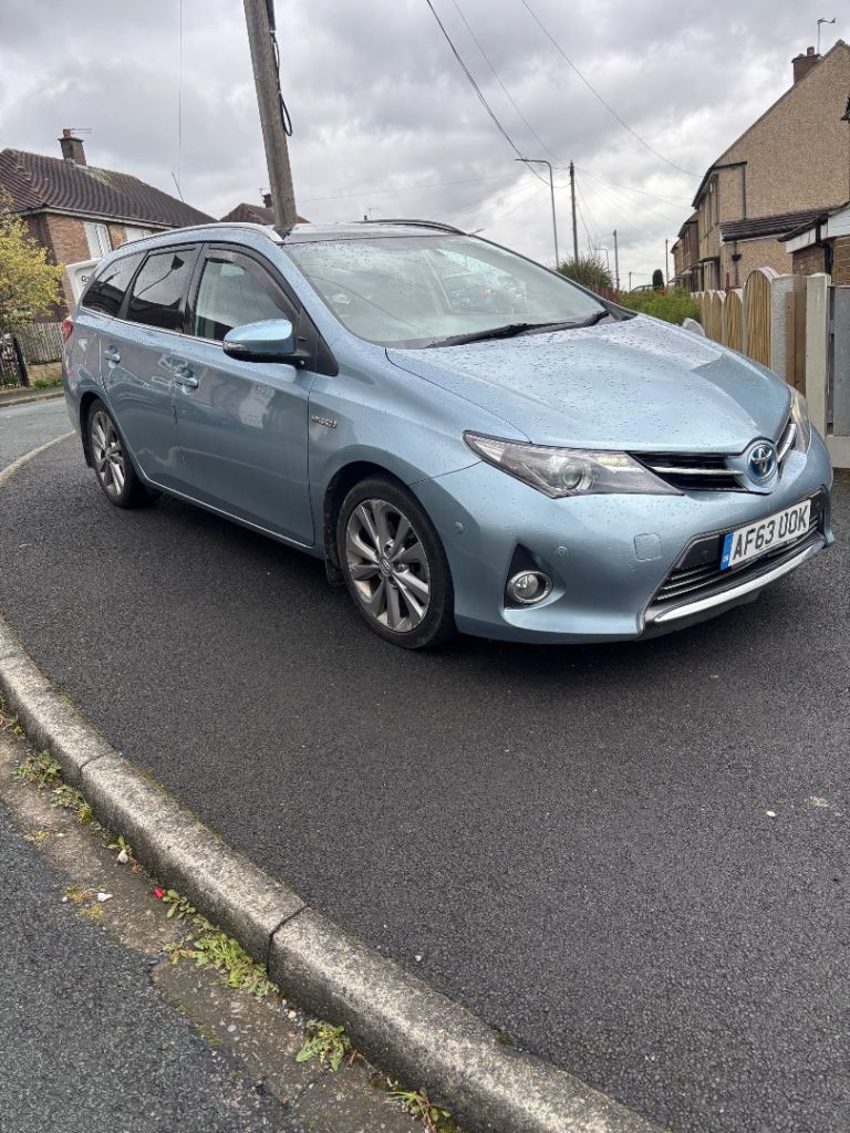 TOYOTA AURIS HYBRID