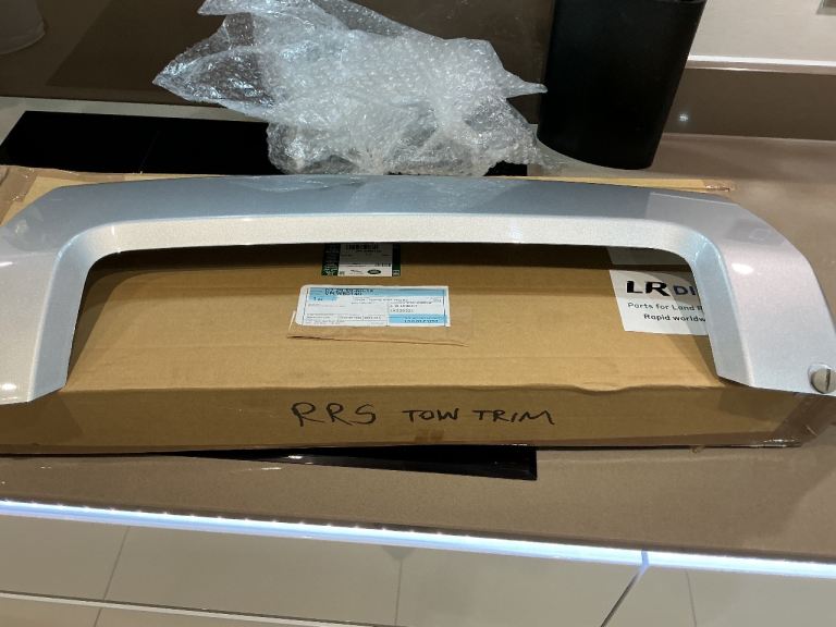 Range Rover Sport cover L494 tow bar opening