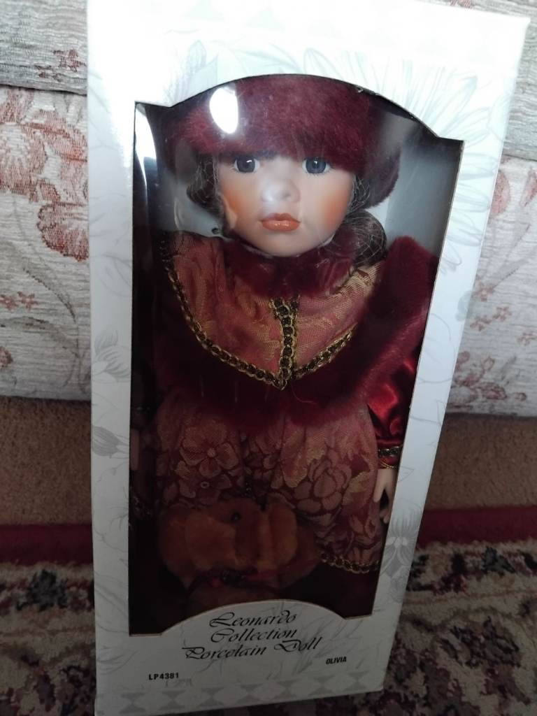 Leonardos collection porcelain doll (olivia)