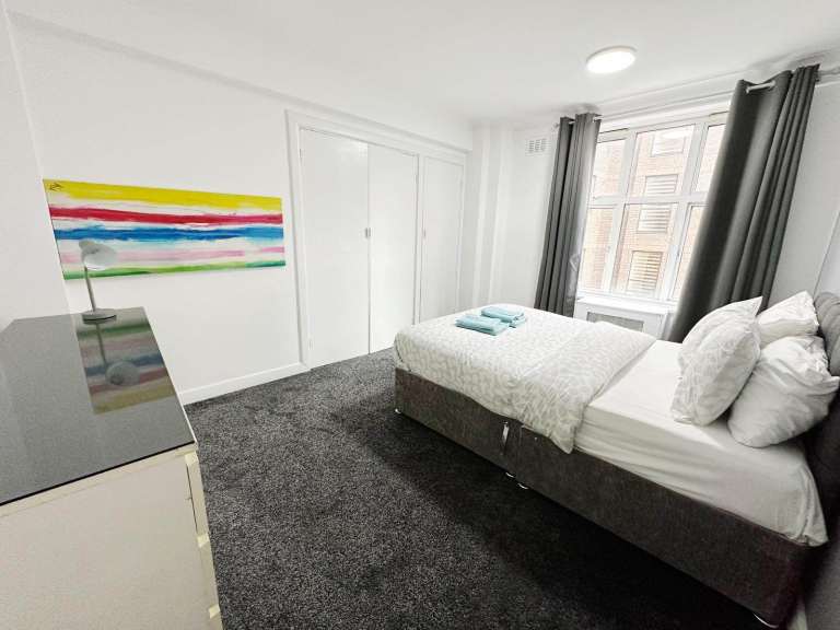 CLEAN DOUBLE ROOM IN POPLAR - ALL INCLUSIVE 🔑