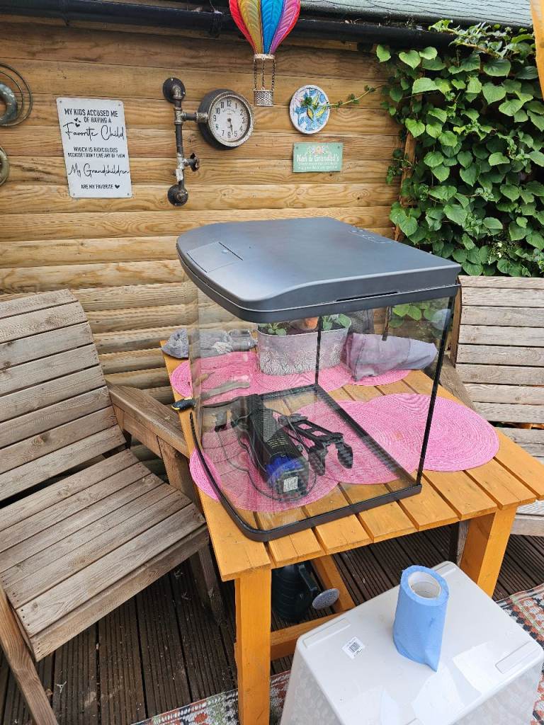Small Aquarium with Filter and LED Light – Good Condition