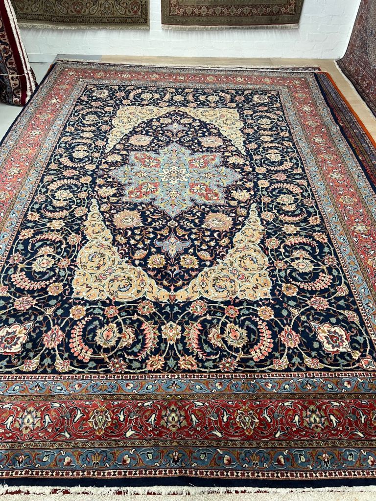 Persian sarough style rug 275x385cm