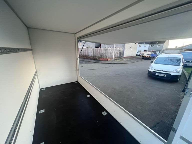 BRAND NEW TWIN AXLE CATERING TRAILER/ FOOD TRUCK/ BURGER VAN 2000KG