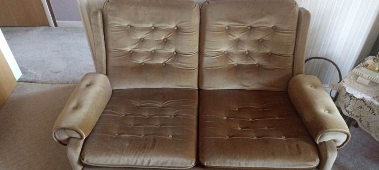 Settee and chair 